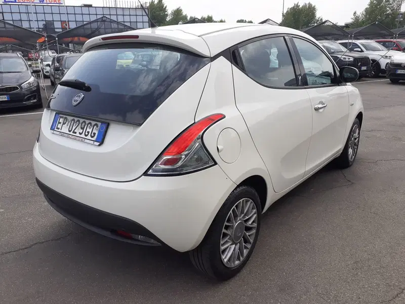 Lancia Ypsilon usata a Modena (4)