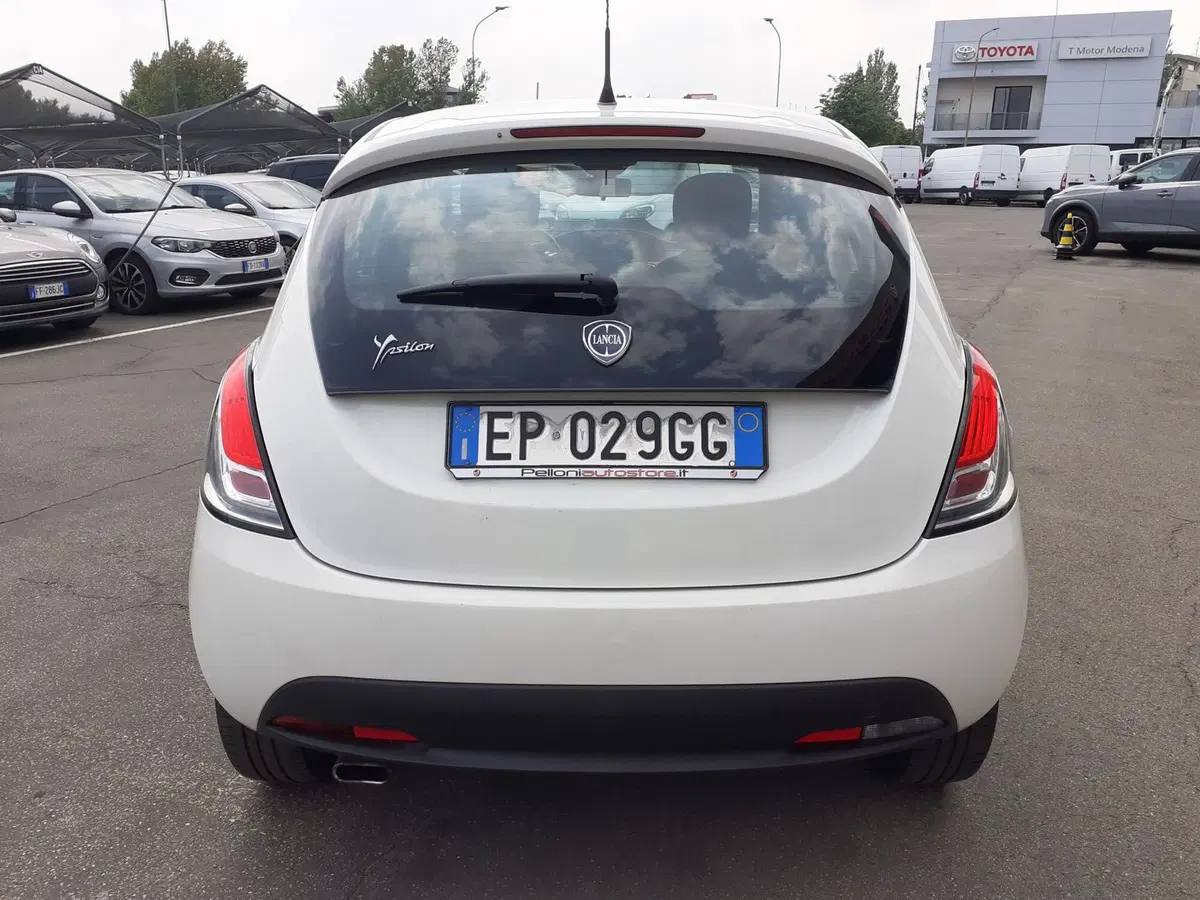 Lancia Ypsilon usata a Modena (5)