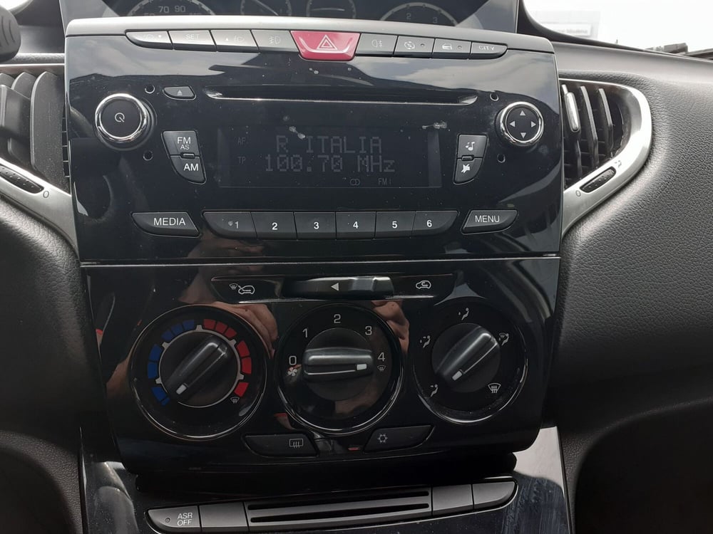 Lancia Ypsilon usata a Modena (9)