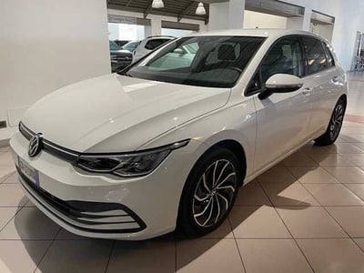 Volkswagen Golf 1.5 eTSI 130 CV EVO ACT DSG Life del 2023 usata a Genova