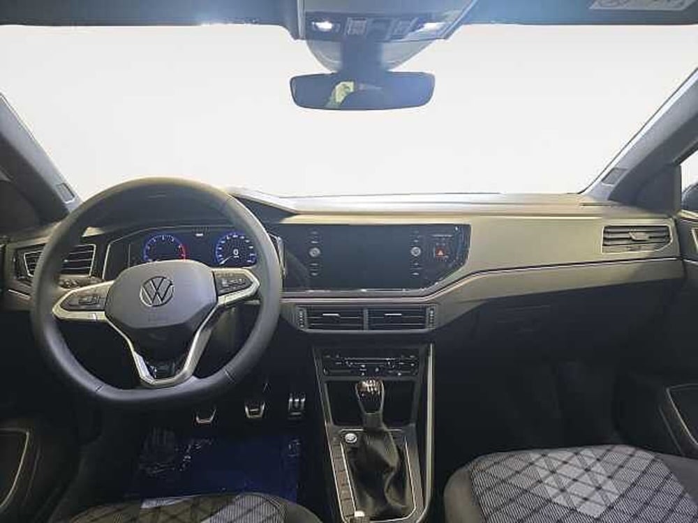 Volkswagen Taigo nuova a Lecco (9)