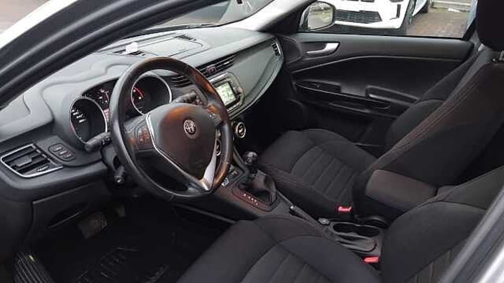 Alfa Romeo Giulietta usata a Milano (9)