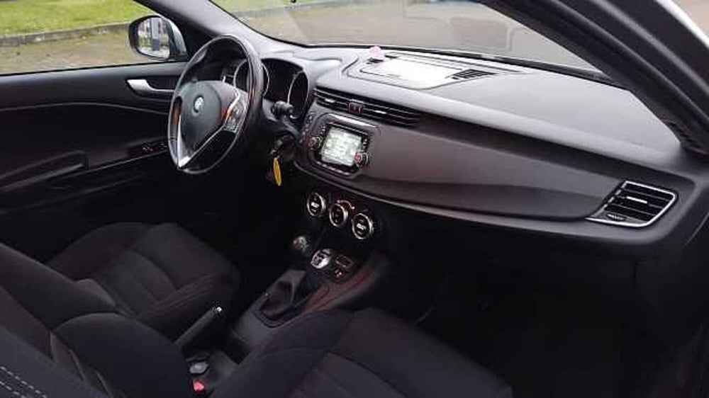 Alfa Romeo Giulietta usata a Milano (17)