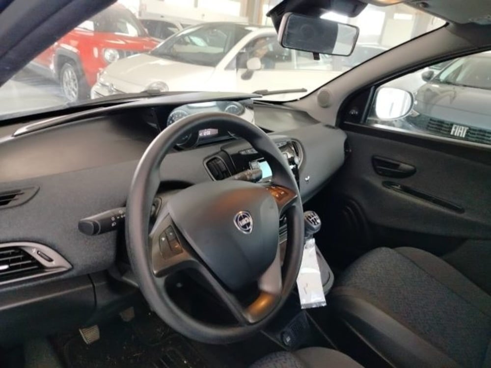 Lancia Ypsilon usata a Forlì-Cesena (17)