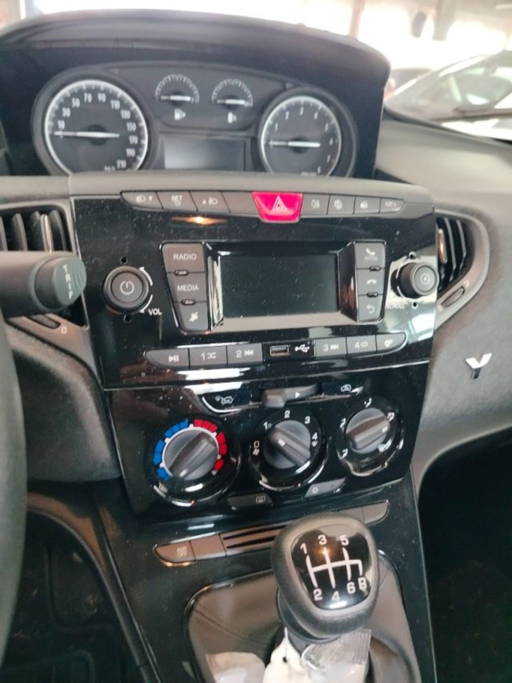Lancia Ypsilon usata a Forlì-Cesena (18)