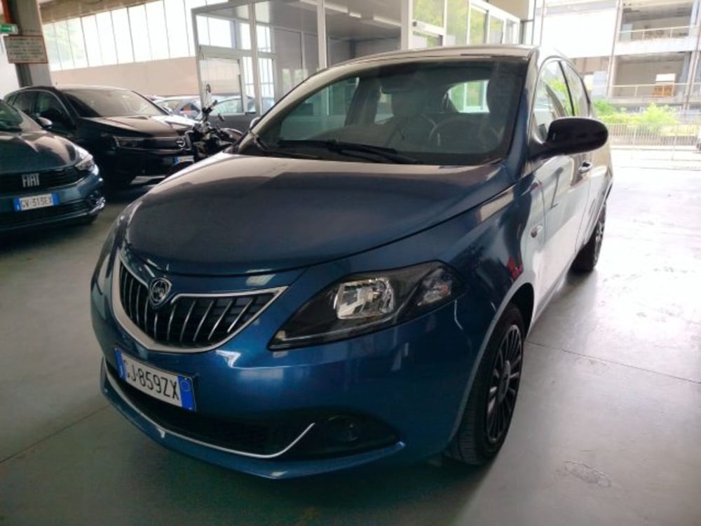 Lancia Ypsilon usata a Forlì-Cesena (2)