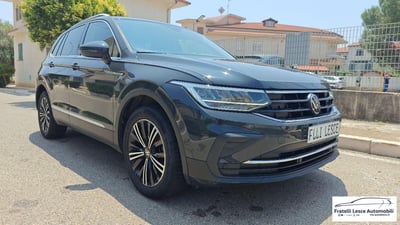 Volkswagen Tiguan 2.0 TDI SCR Life del 2022 usata a Cassano allo Ionio