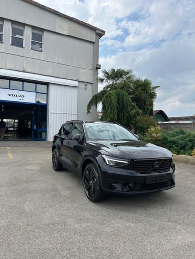 Volvo XC40 2.0 b4 Ultra Black Edition auto nuova a Novara