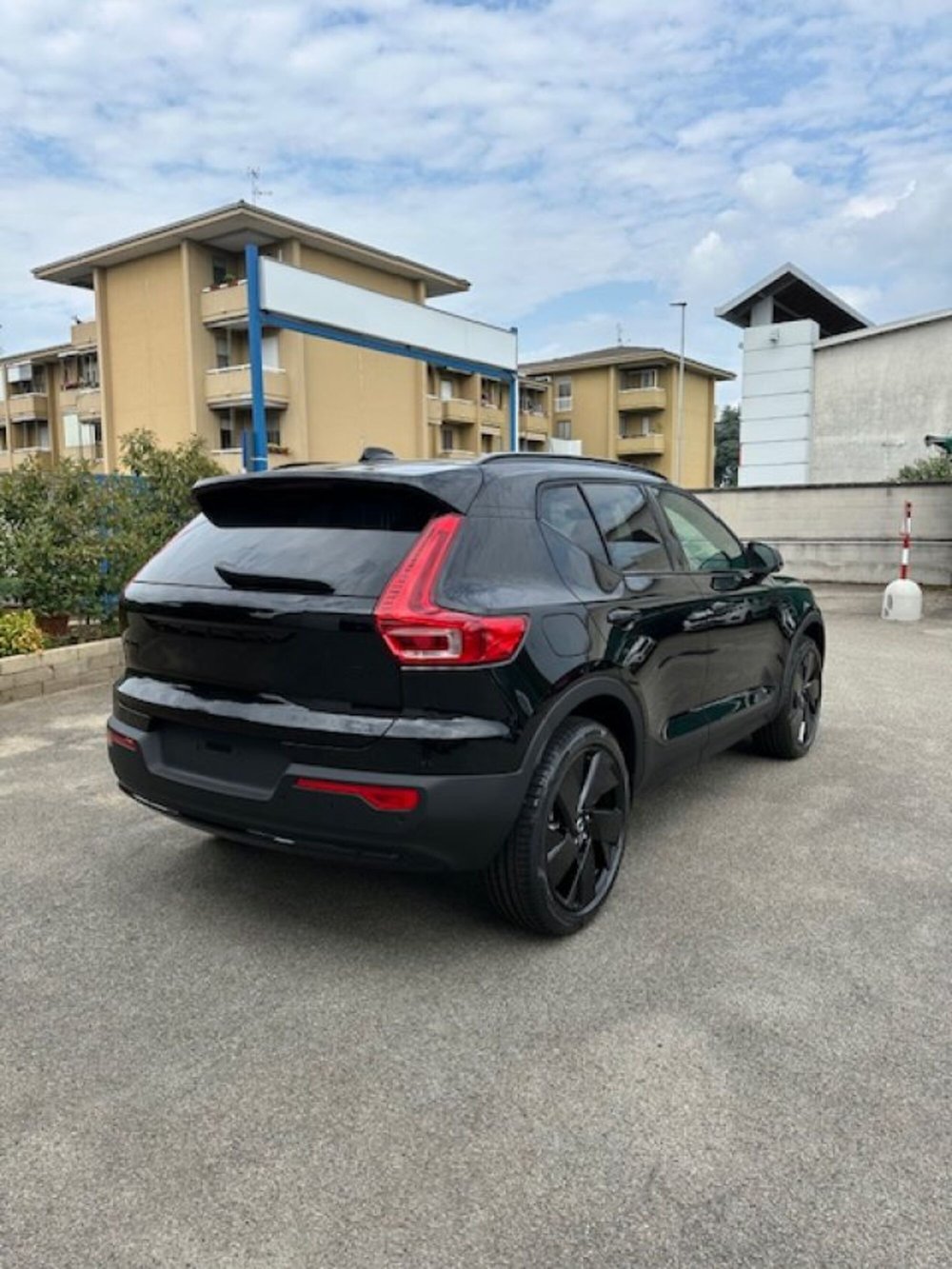 Volvo XC40 nuova a Novara (11)