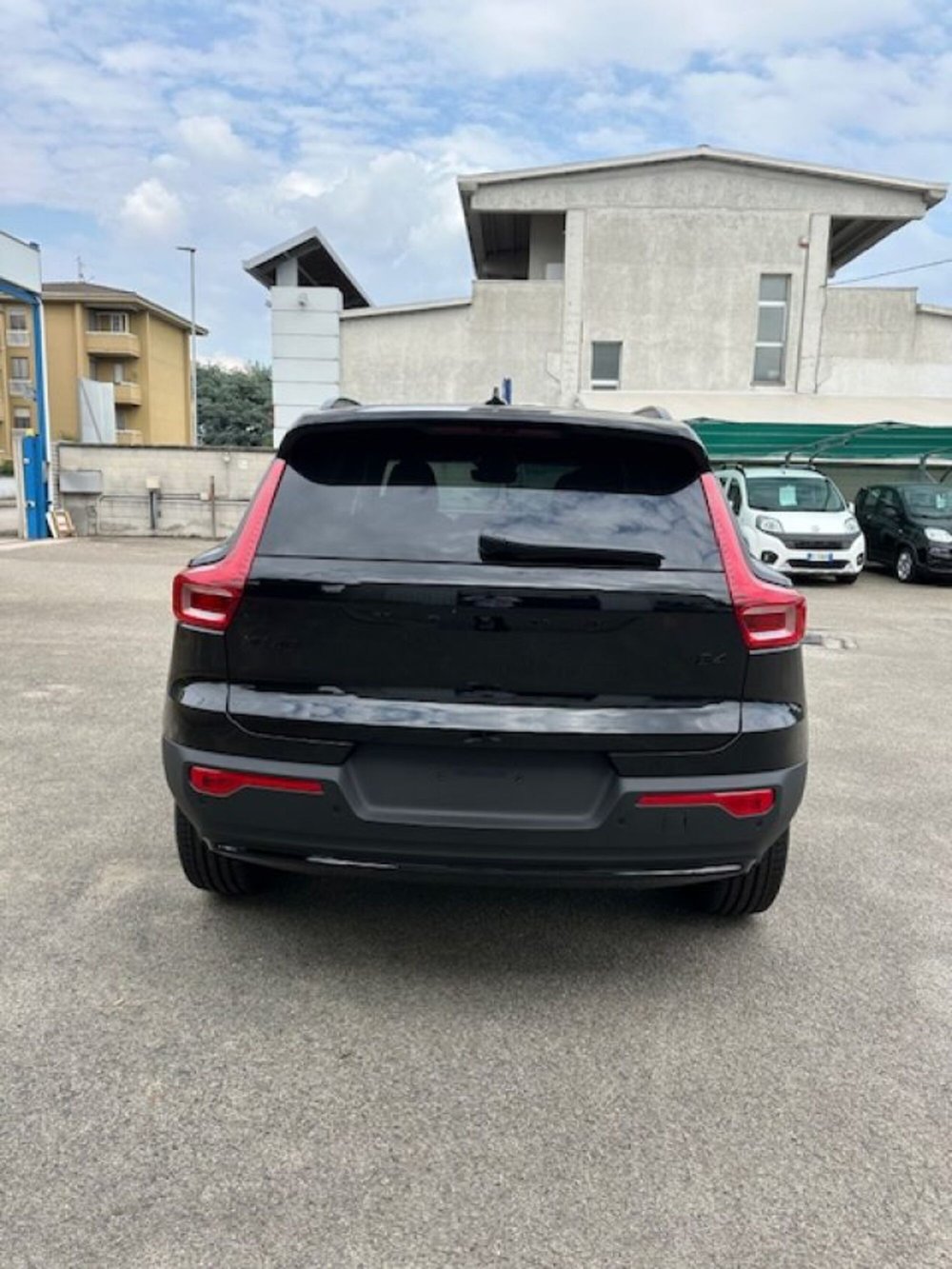 Volvo XC40 nuova a Novara (12)