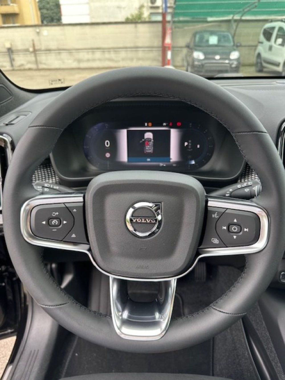Volvo XC40 nuova a Novara (3)
