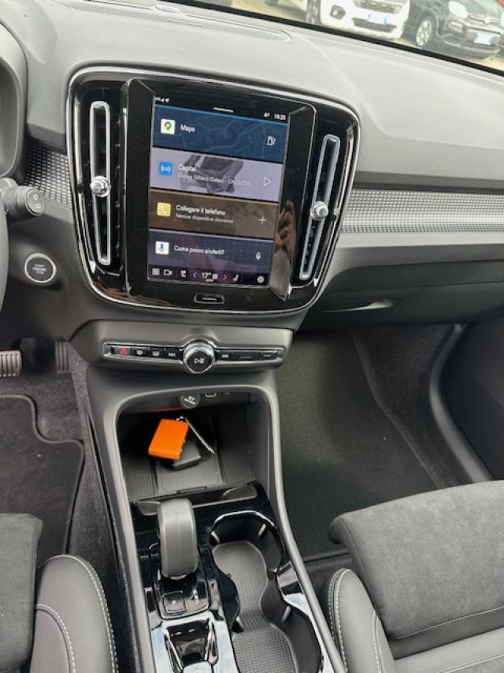 Volvo XC40 nuova a Novara (4)