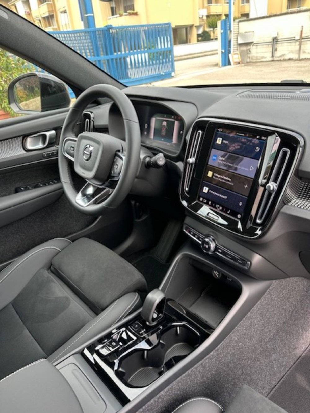 Volvo XC40 nuova a Novara (5)