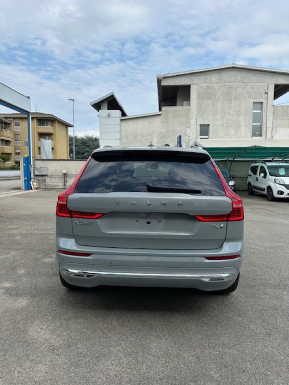 Volvo XC60 nuova a Novara (10)