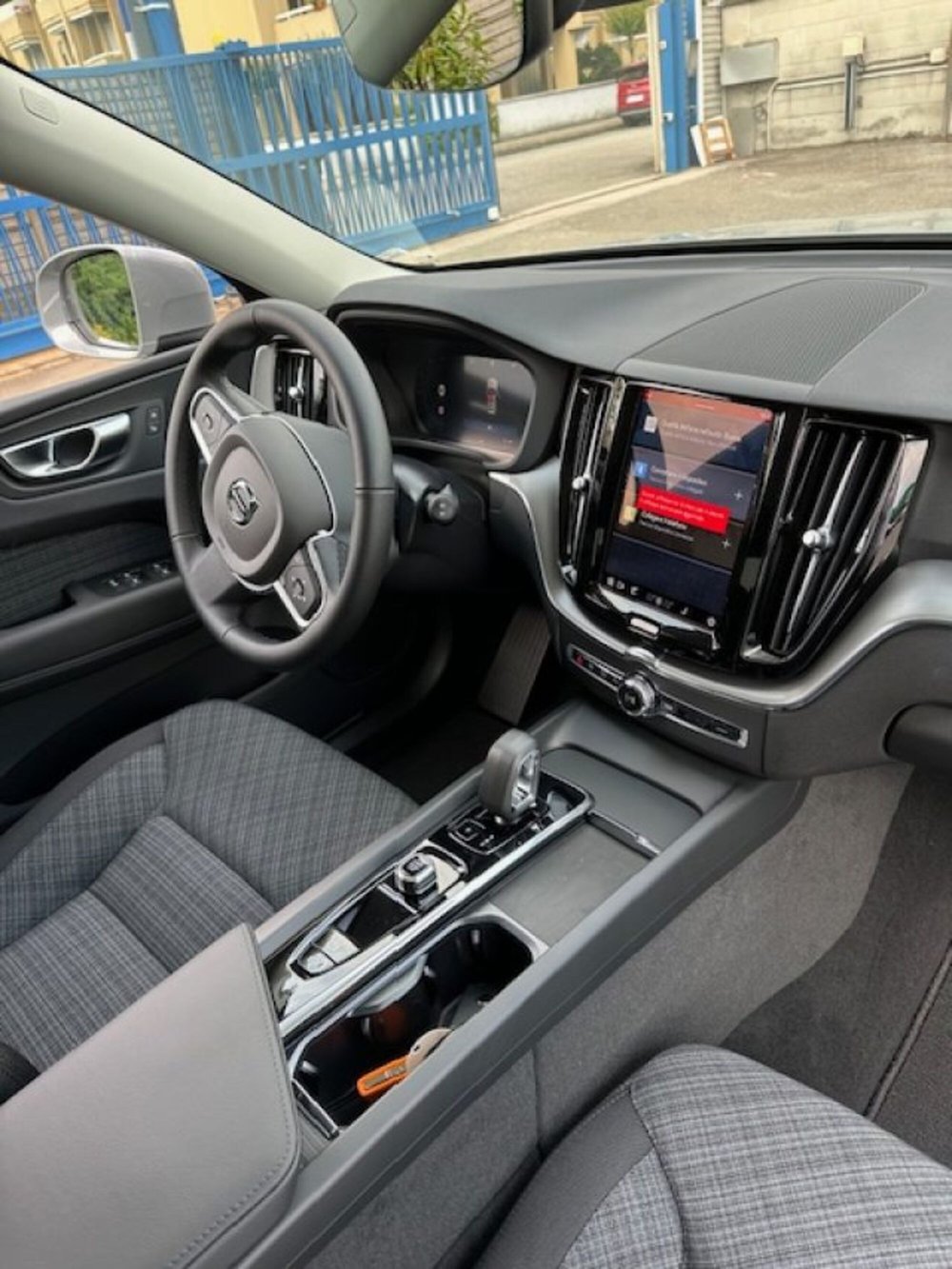 Volvo XC60 nuova a Novara (4)