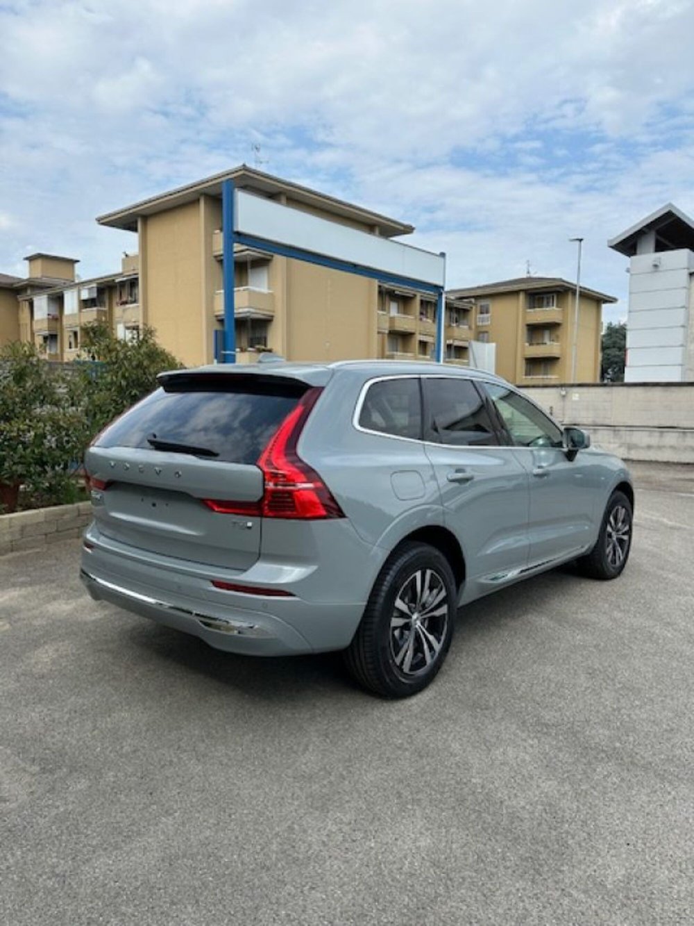 Volvo XC60 nuova a Novara (9)