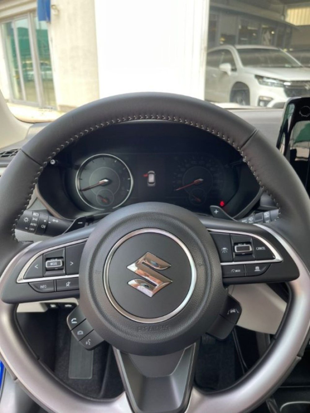 Suzuki Swift nuova a Novara (7)