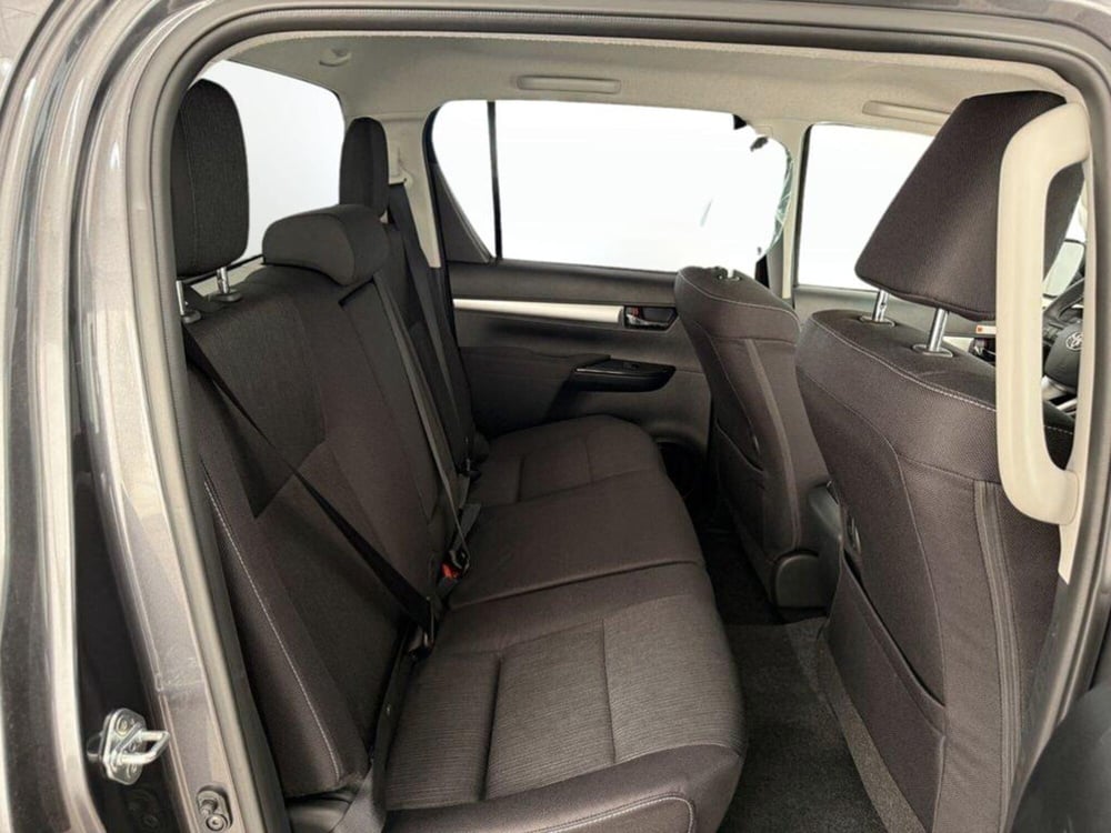 Toyota Hilux nuova a Monza e Brianza (11)