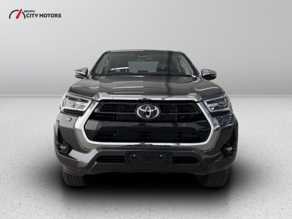 Toyota Hilux nuova a Monza e Brianza (2)