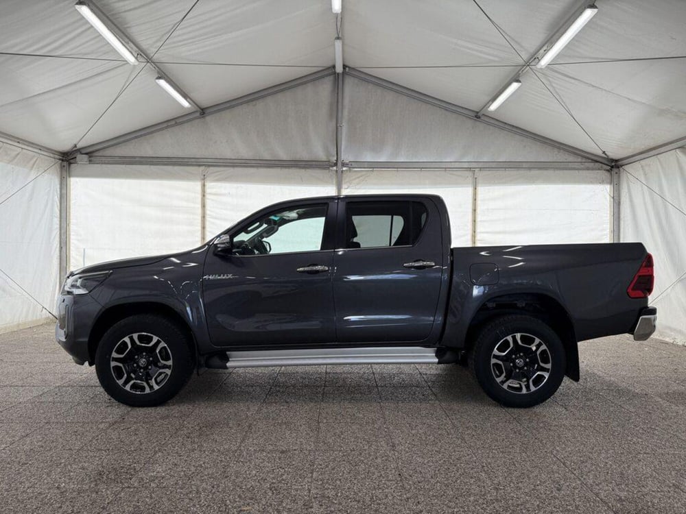 Toyota Hilux nuova a Monza e Brianza (3)