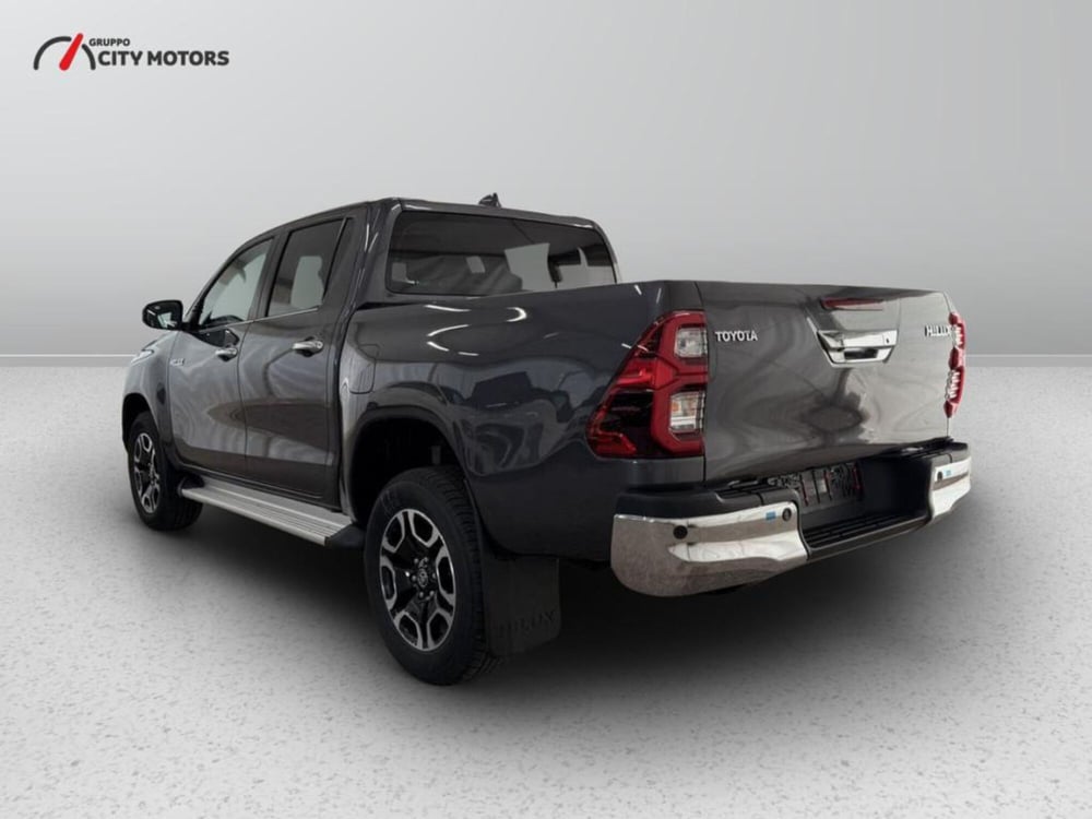Toyota Hilux nuova a Monza e Brianza (4)