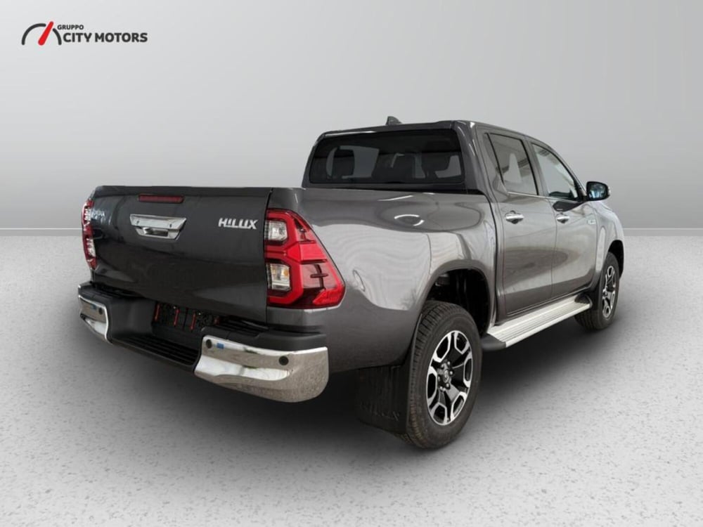 Toyota Hilux nuova a Monza e Brianza (6)