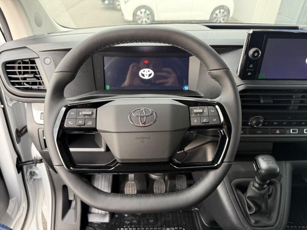 Toyota Proace nuova a Monza e Brianza (11)