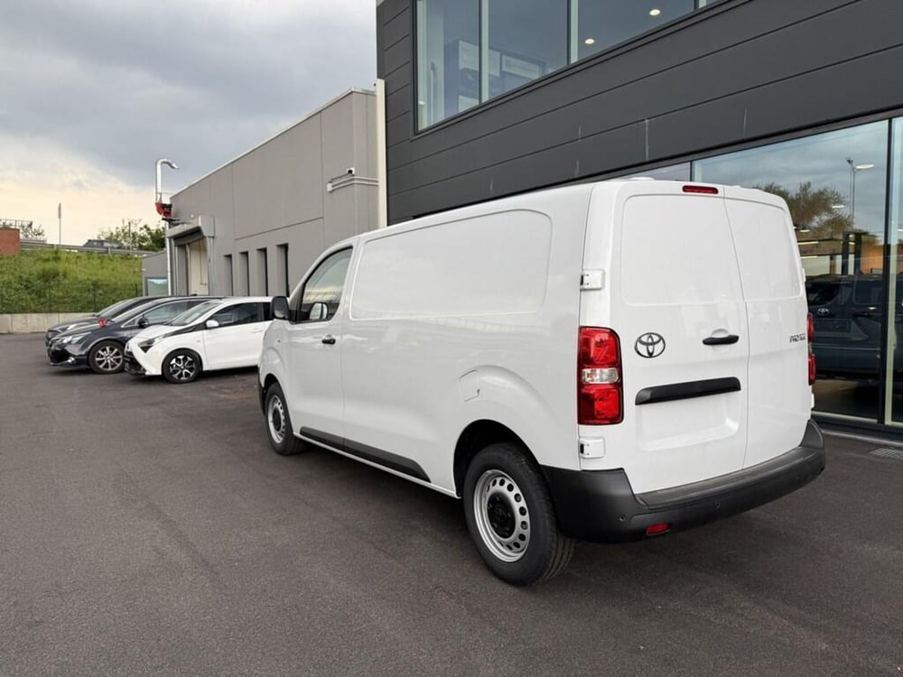 Toyota Proace nuova a Monza e Brianza (4)