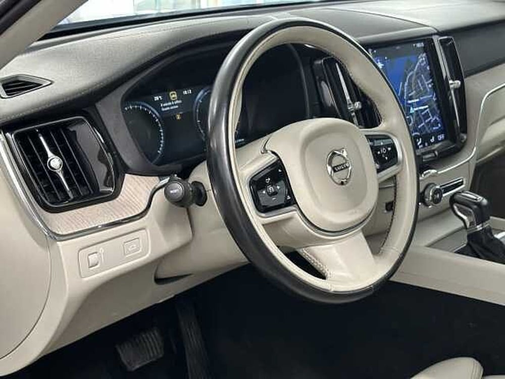 Volvo XC60 usata a Macerata (11)