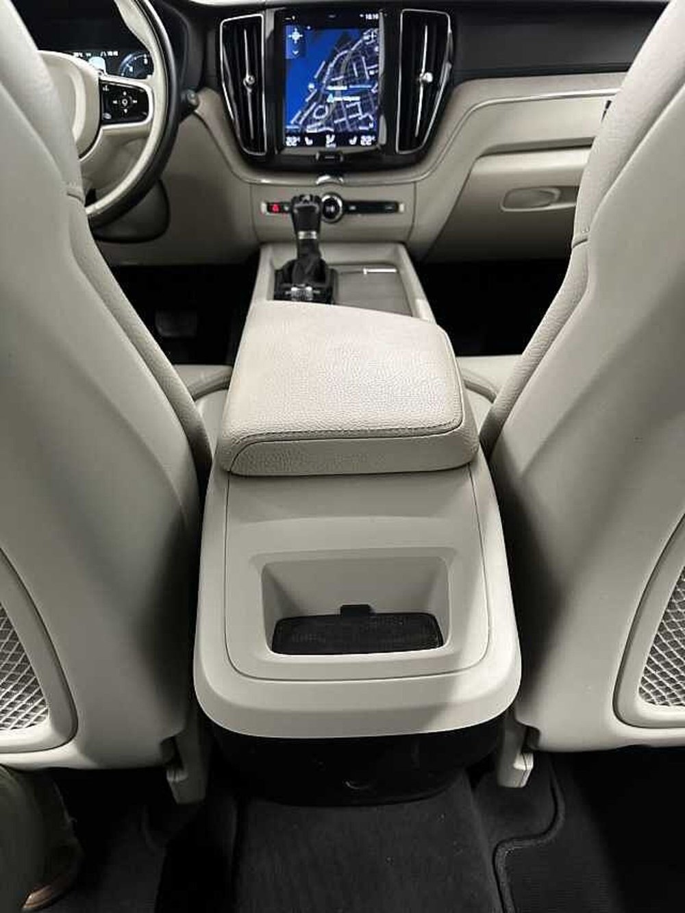 Volvo XC60 usata a Macerata (16)