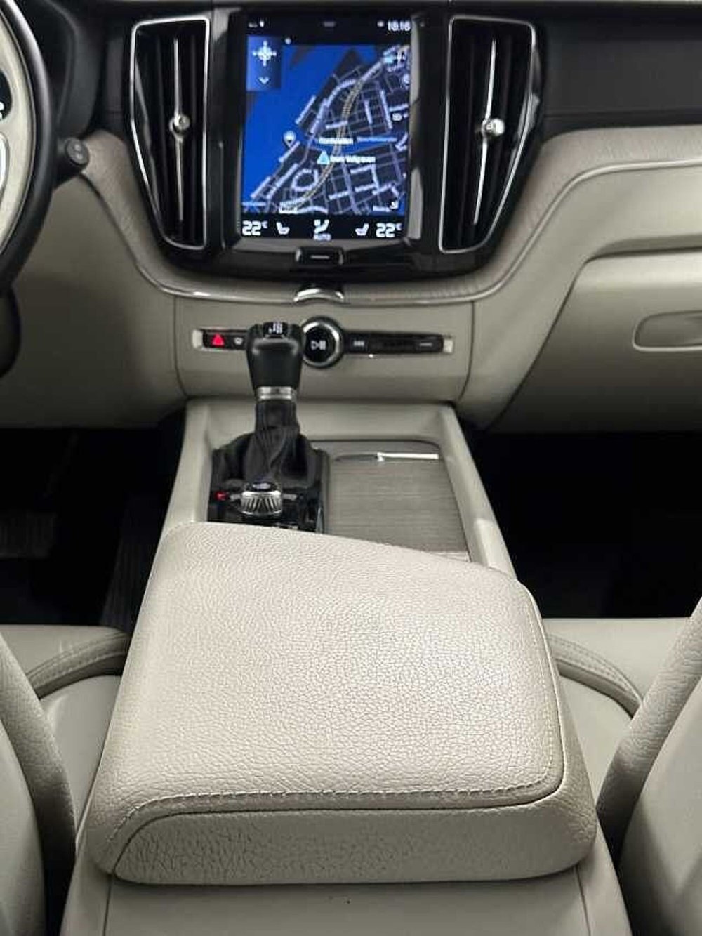 Volvo XC60 usata a Macerata (17)