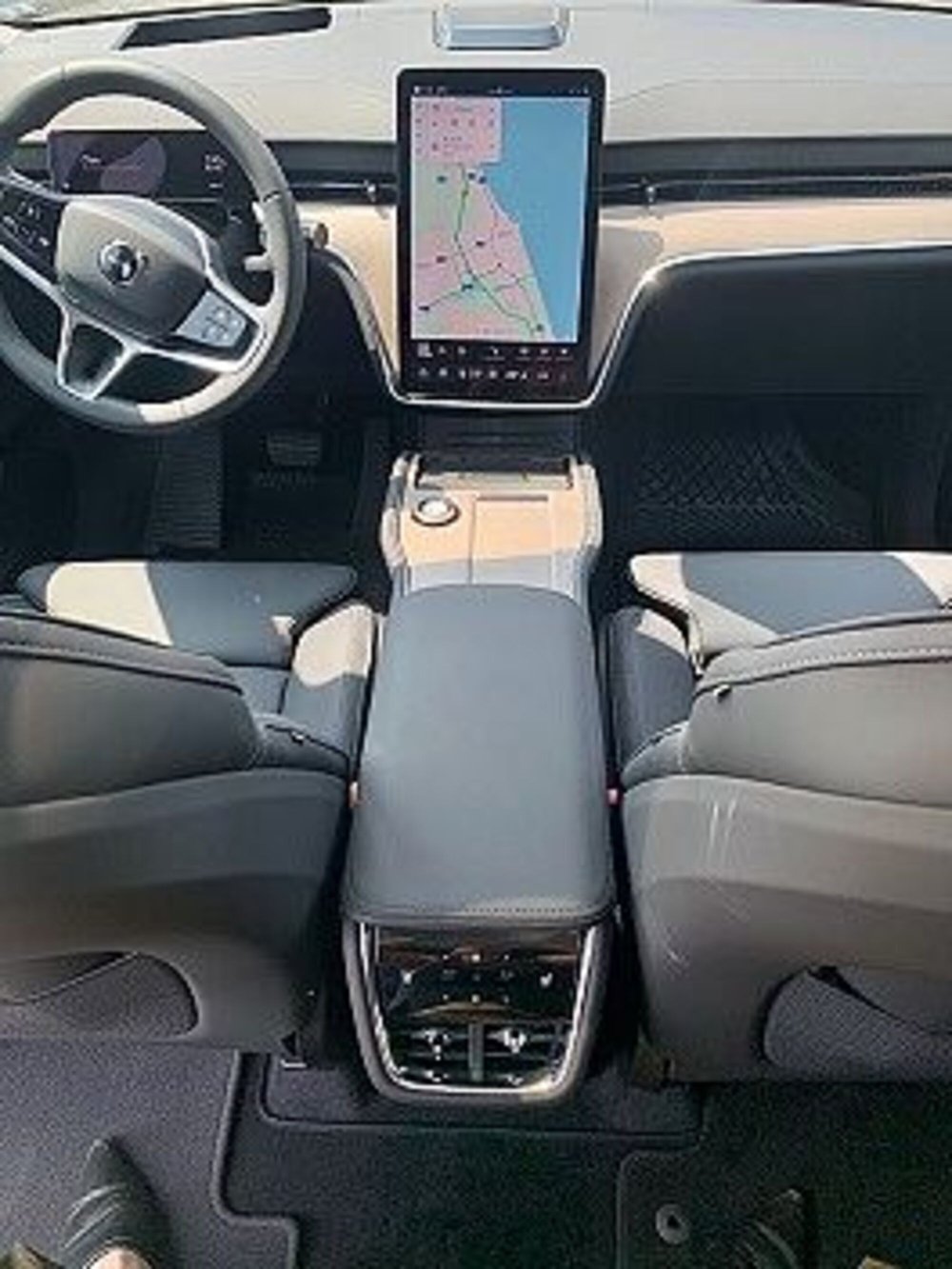 Volvo EX90 nuova a Macerata (19)