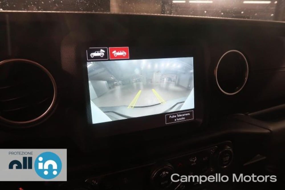 Jeep Wrangler Unlimited usata a Venezia (13)
