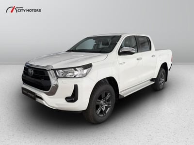 Toyota Hilux 2.d-4d double cab Lounge auto nuova a Monza