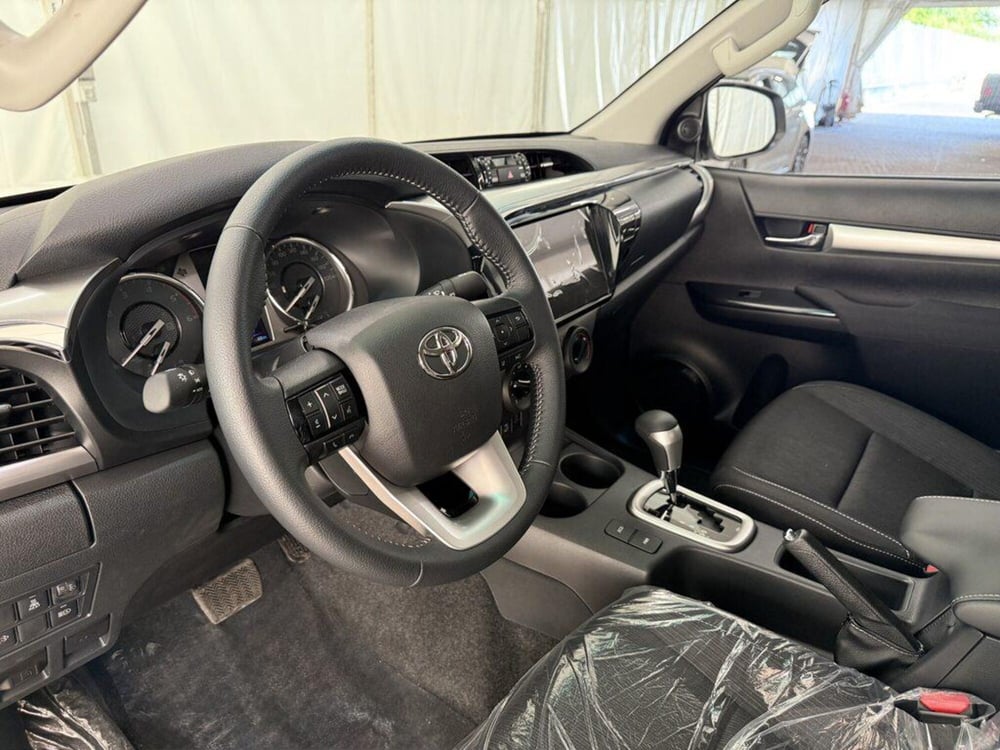 Toyota Hilux nuova a Monza e Brianza (12)