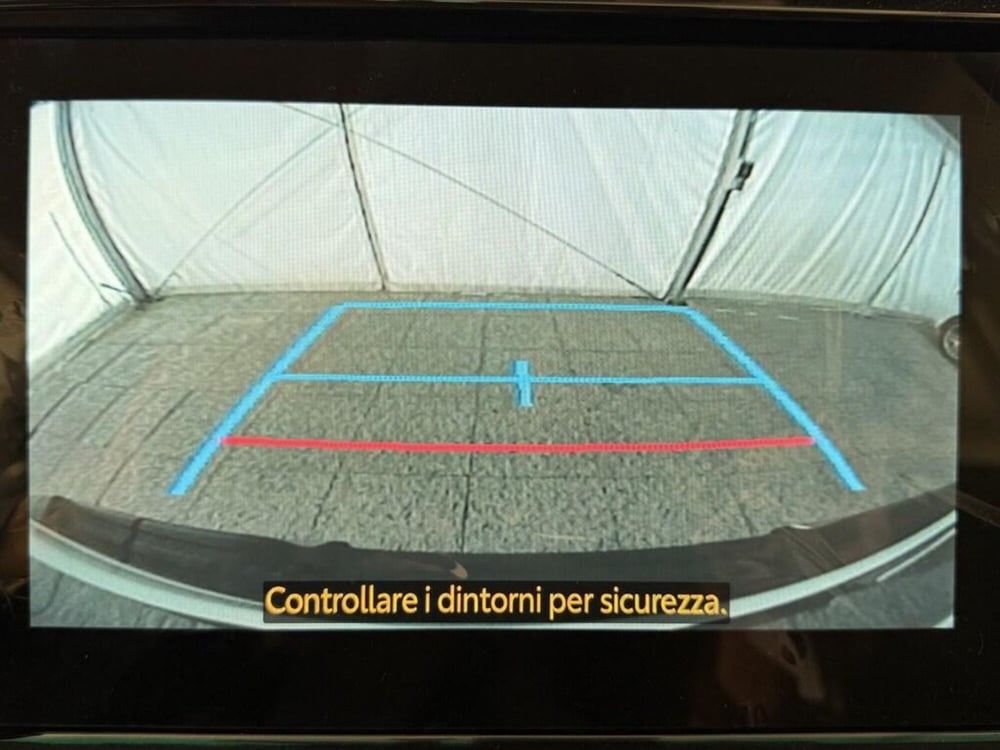 Toyota Hilux nuova a Monza e Brianza (14)