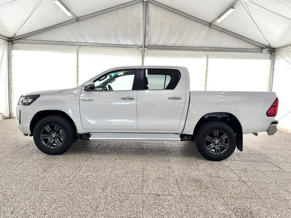 Toyota Hilux nuova a Monza e Brianza (3)