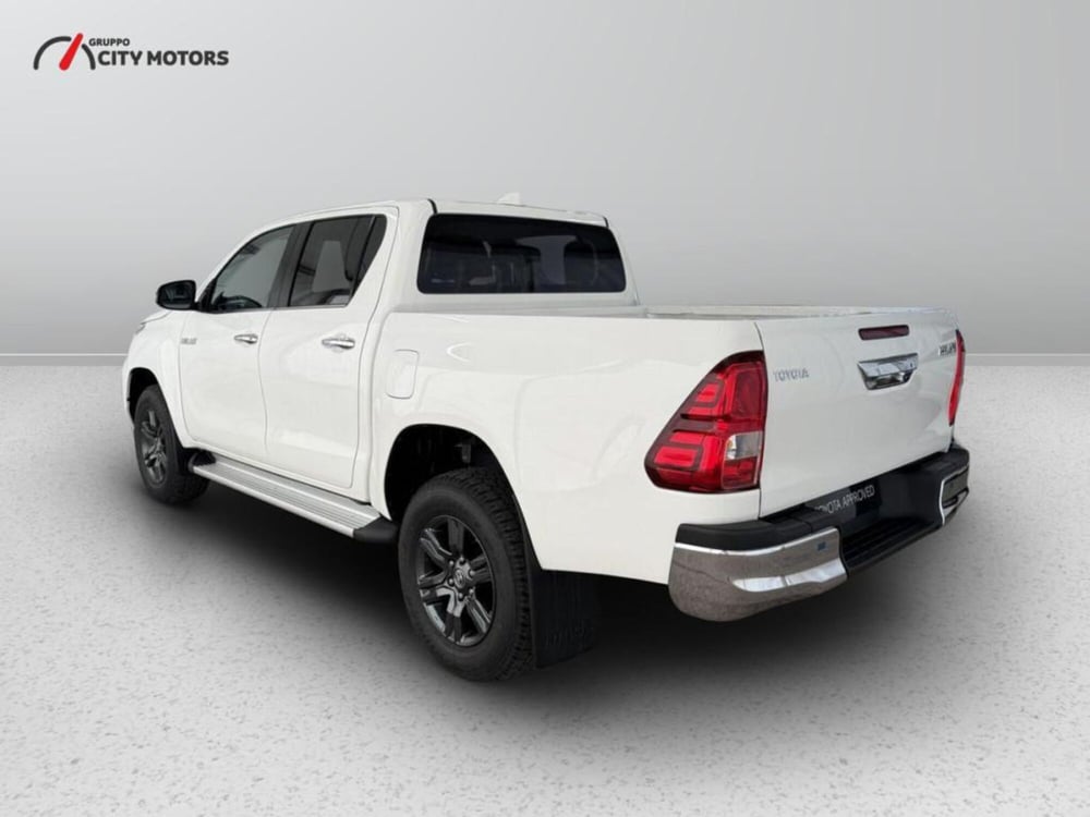 Toyota Hilux nuova a Monza e Brianza (4)