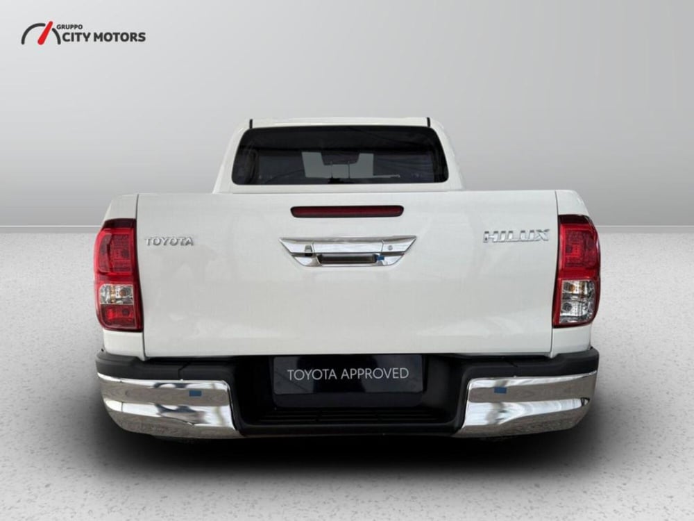 Toyota Hilux nuova a Monza e Brianza (5)
