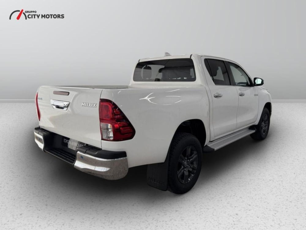 Toyota Hilux nuova a Monza e Brianza (6)