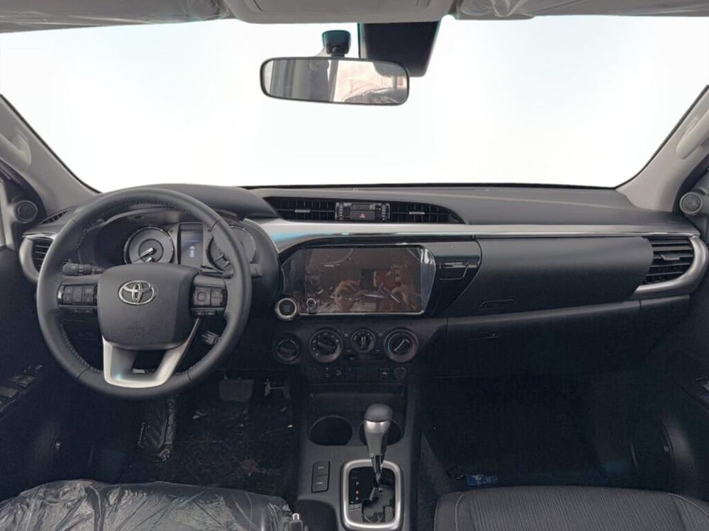 Toyota Hilux nuova a Monza e Brianza (9)