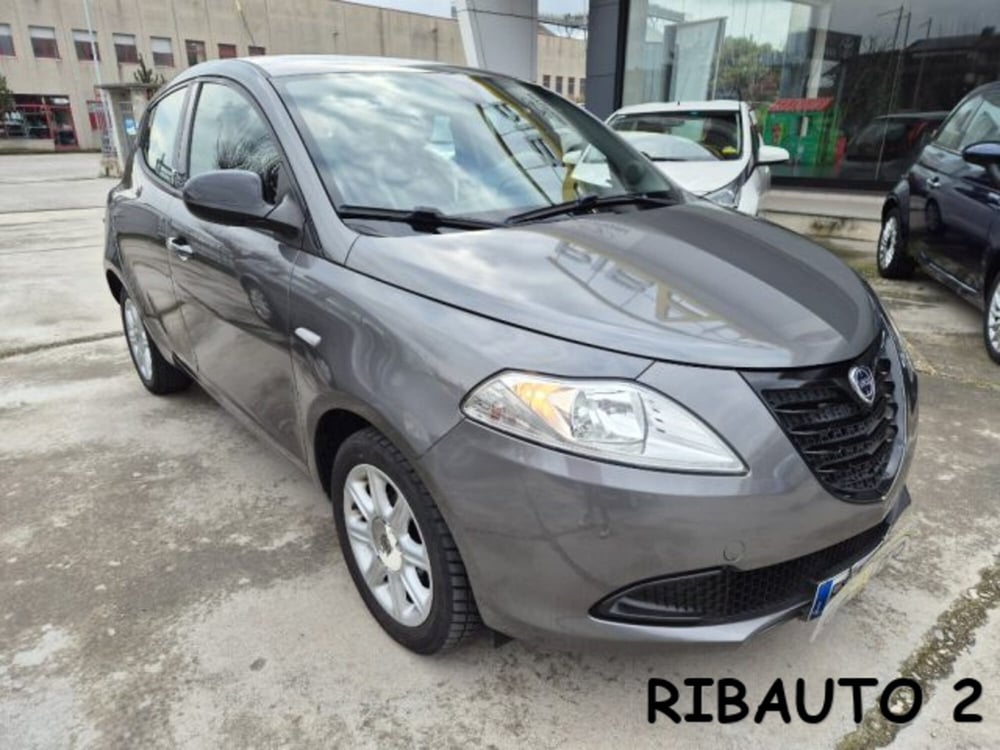 Lancia Ypsilon usata a Cuneo (7)