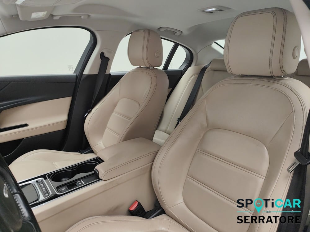 Jaguar XE usata a Como (13)