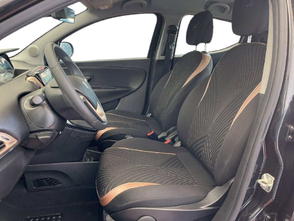 Lancia Ypsilon usata a Torino (10)