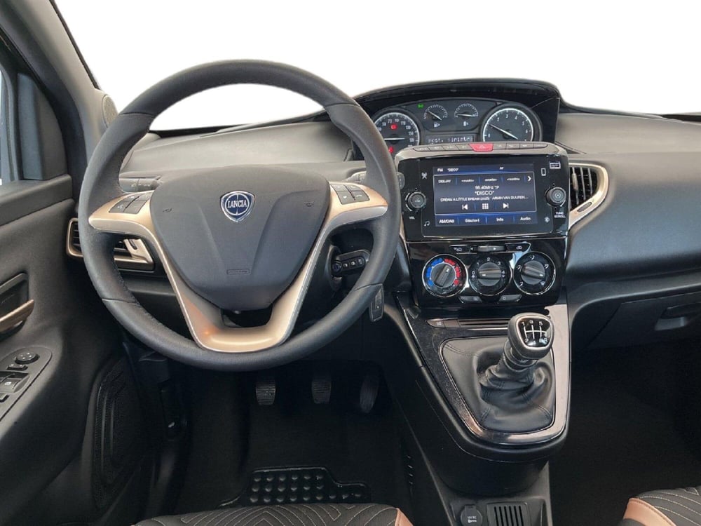 Lancia Ypsilon usata a Torino (11)