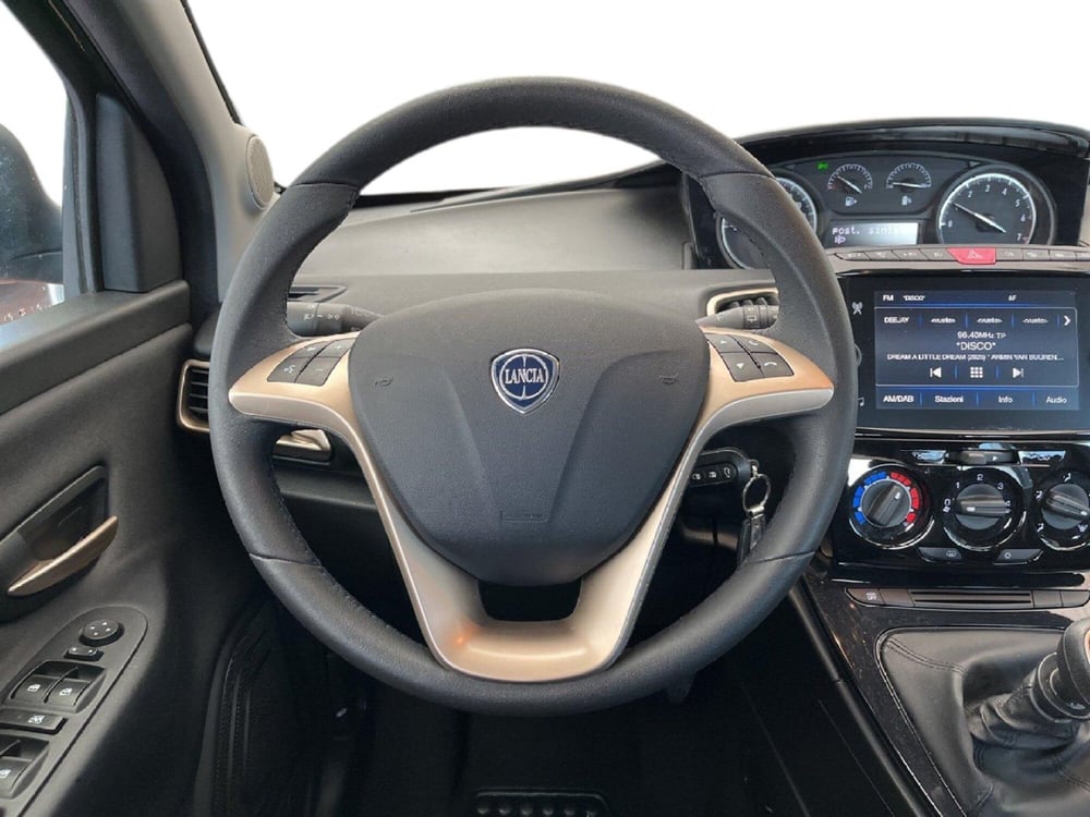 Lancia Ypsilon usata a Torino (12)