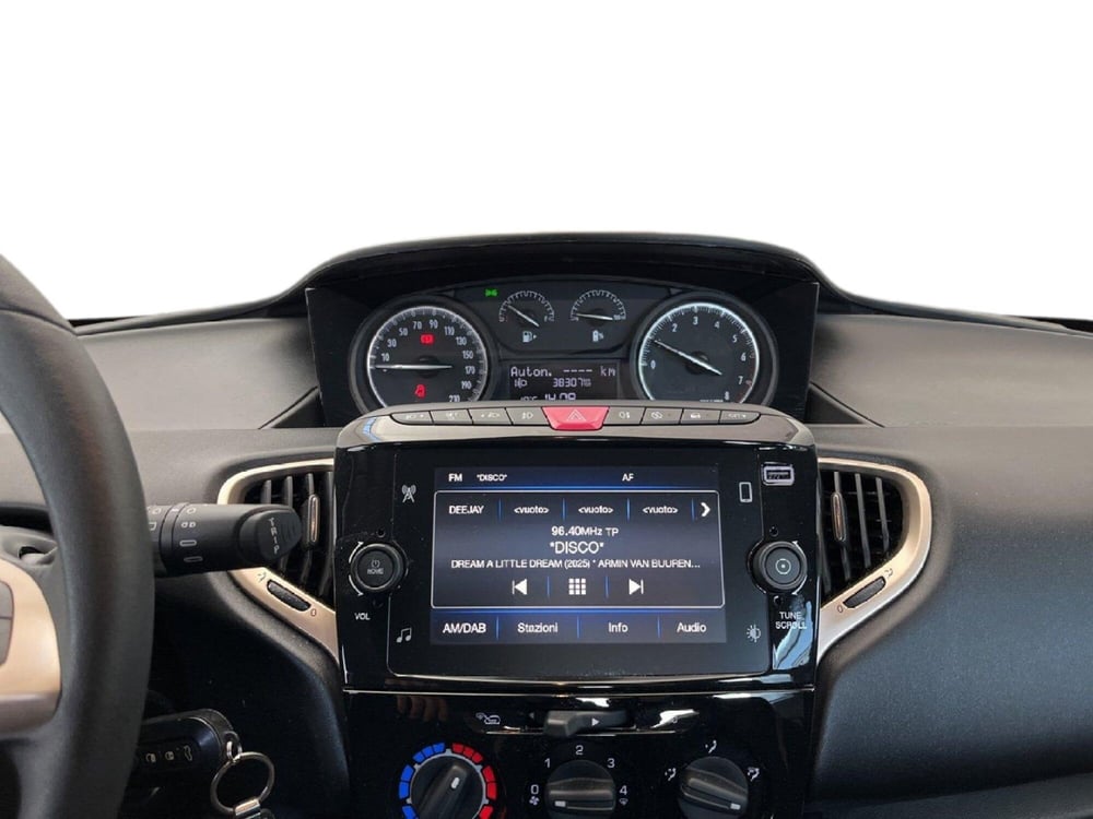 Lancia Ypsilon usata a Torino (13)