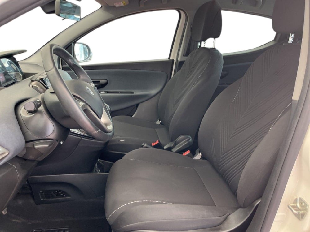Lancia Ypsilon usata a Torino (10)