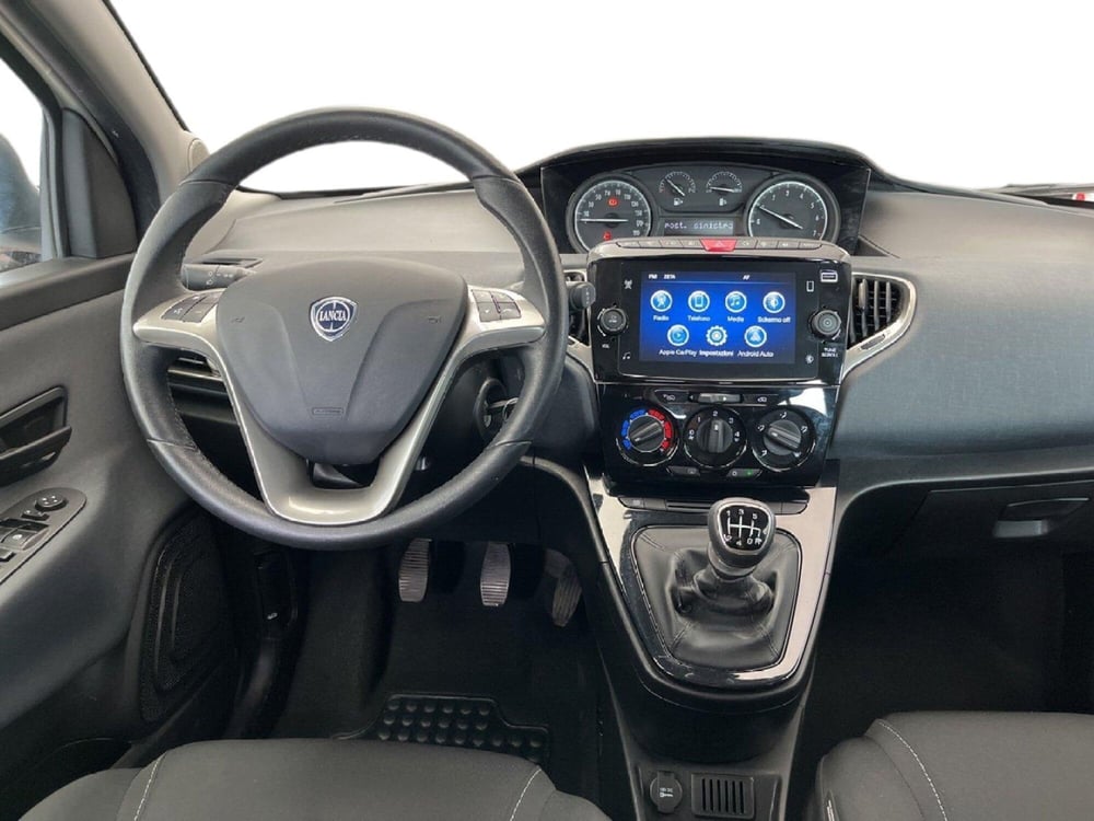 Lancia Ypsilon usata a Torino (11)