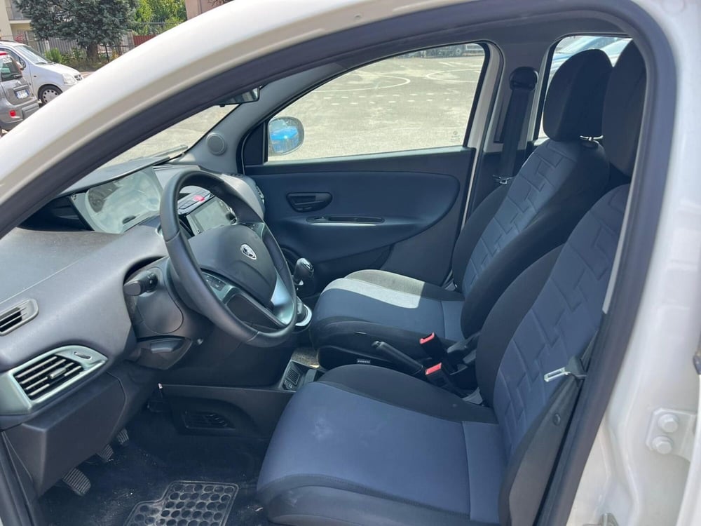 Lancia Ypsilon usata a Milano (11)